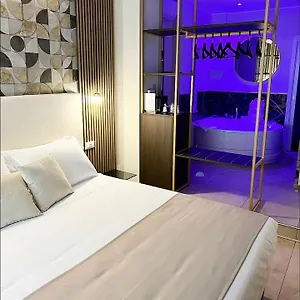 https://albadea-suitejacuzzi.it-romehotels.com